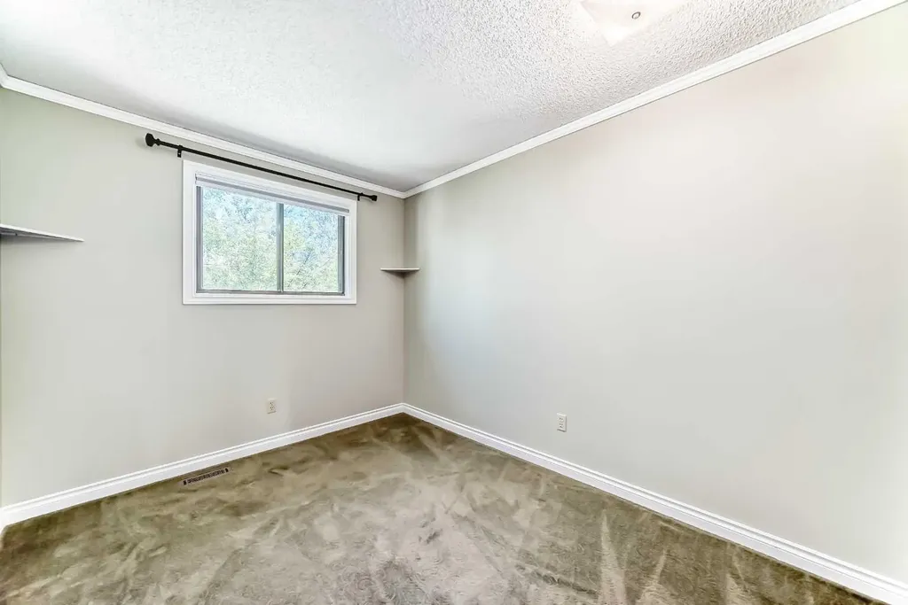 55 Woodstock Way SW Calgary AB T2W5X3