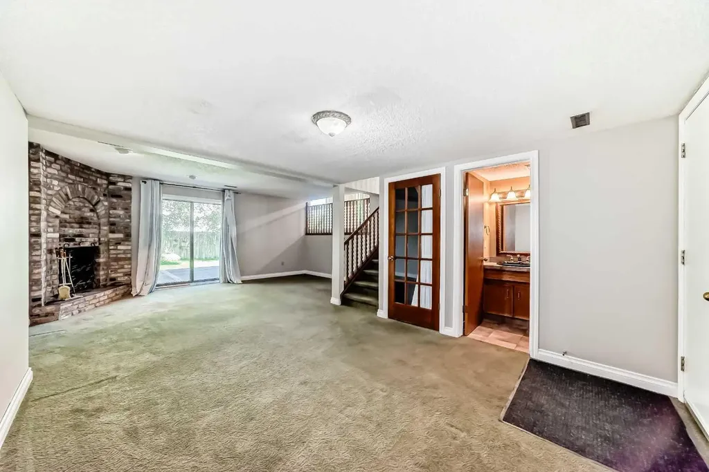 55 Woodstock Way SW Calgary AB T2W5X3