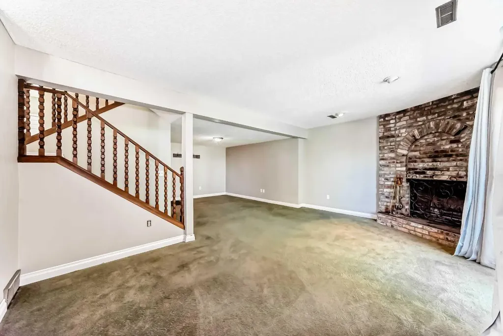 55 Woodstock Way SW Calgary AB T2W5X3