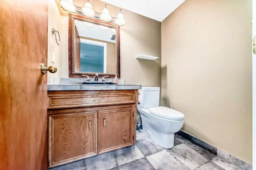 55 Woodstock Way SW Calgary AB T2W5X3