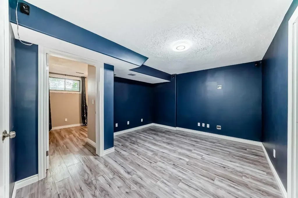 55 Woodstock Way SW Calgary AB T2W5X3
