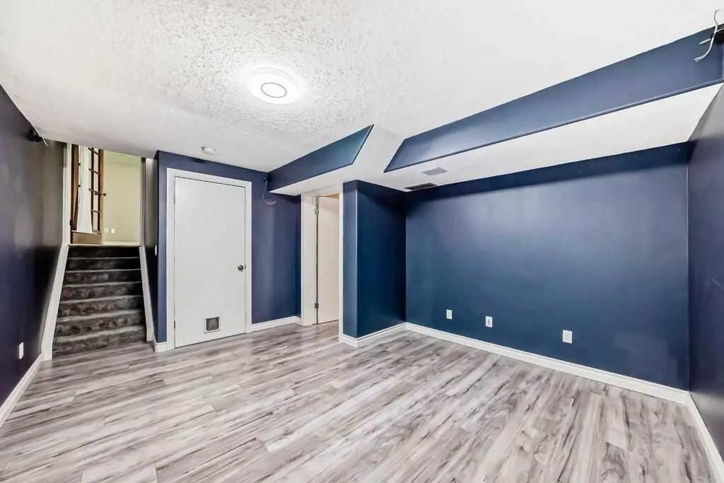 55 Woodstock Way SW Calgary AB T2W5X3