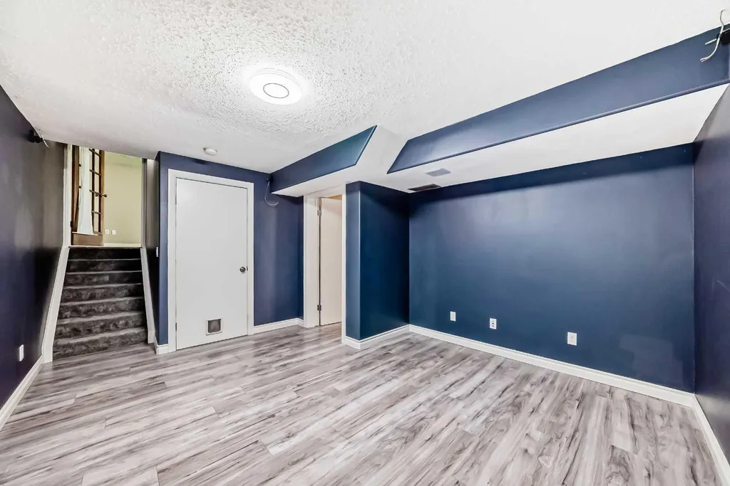 55 Woodstock Way SW Calgary AB T2W5X3