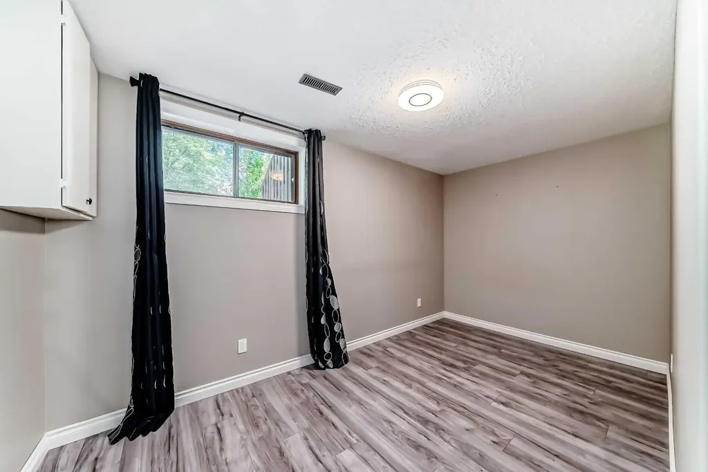 55 Woodstock Way SW Calgary AB T2W5X3