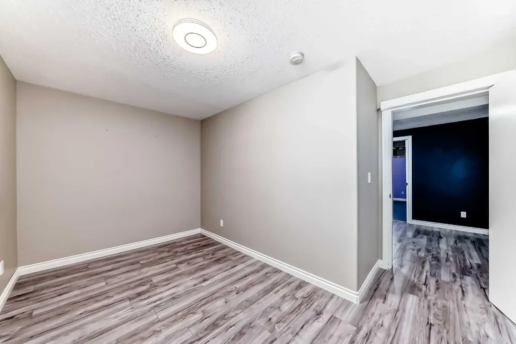 55 Woodstock Way SW Calgary AB T2W5X3