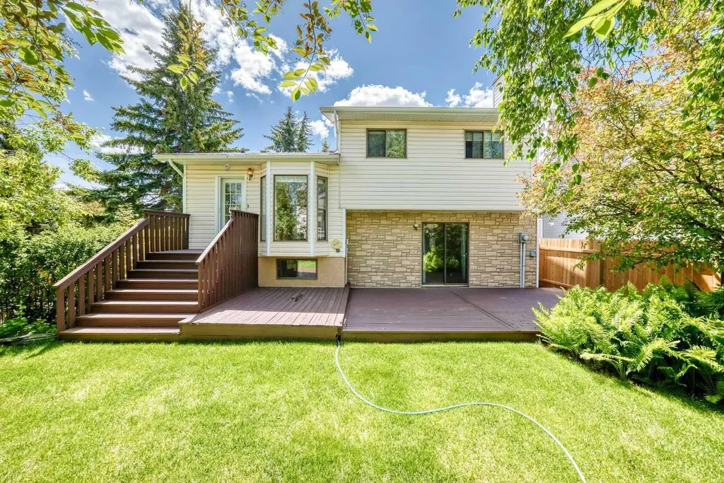 55 Woodstock Way SW Calgary AB T2W5X3