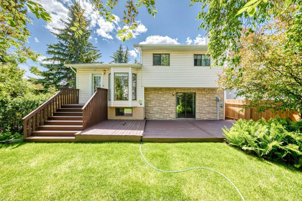55 Woodstock Way SW Calgary AB T2W5X3