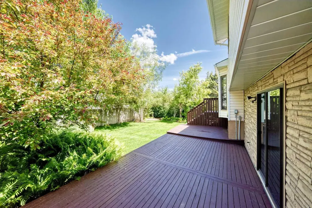 55 Woodstock Way SW Calgary AB T2W5X3