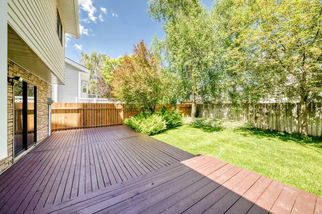 55 Woodstock Way SW Calgary AB T2W5X3