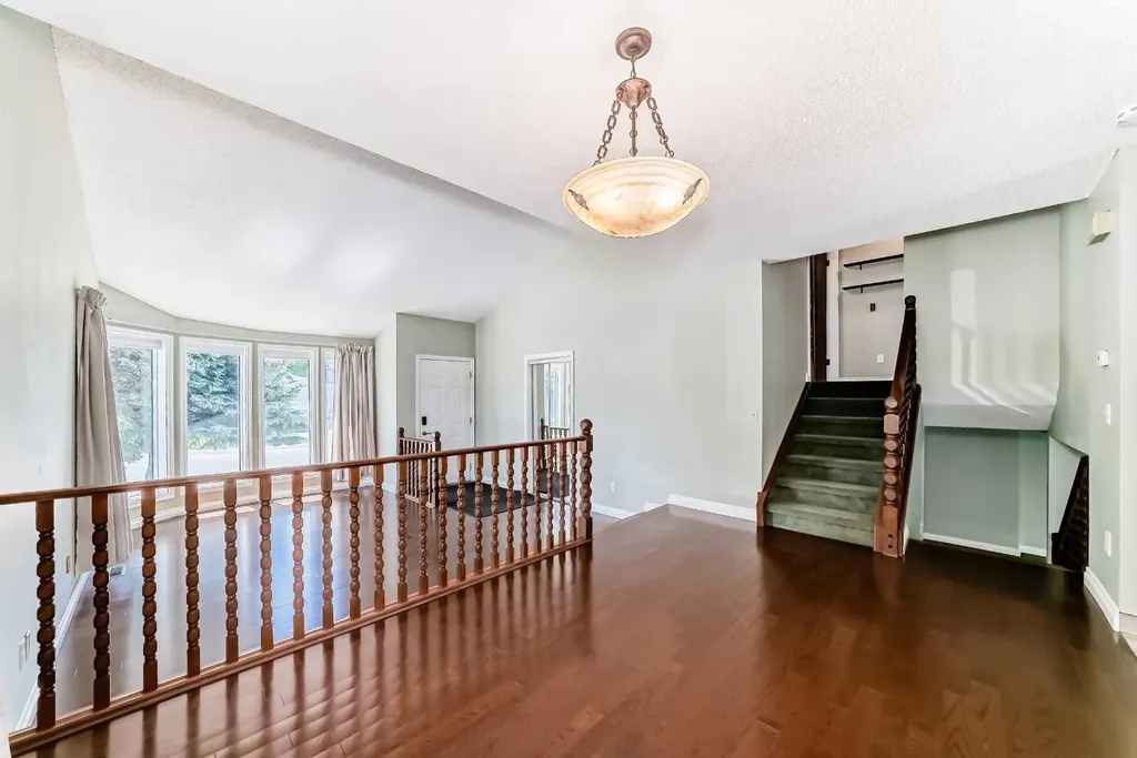55 Woodstock Way SW Calgary AB T2W5X3