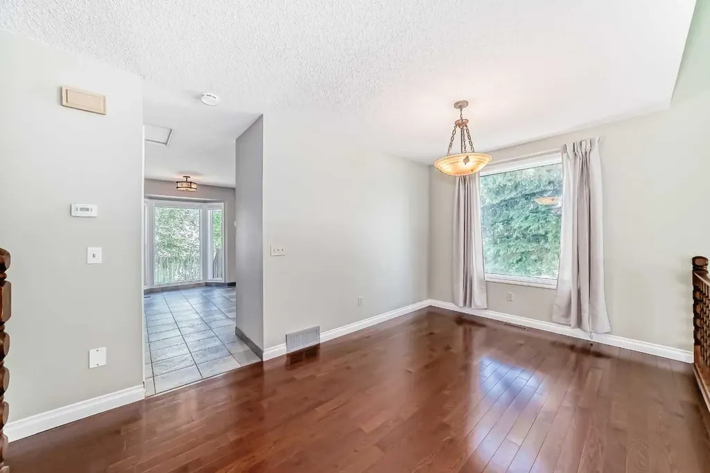 55 Woodstock Way SW Calgary AB T2W5X3