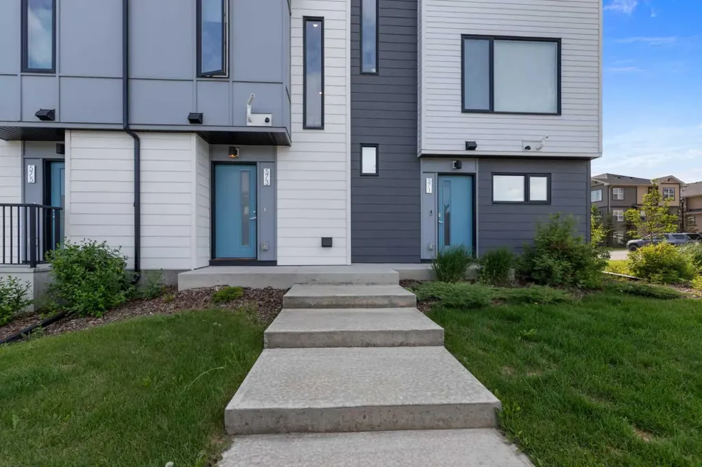 573 Evanston Link NW Calgary AB T3P 1S2