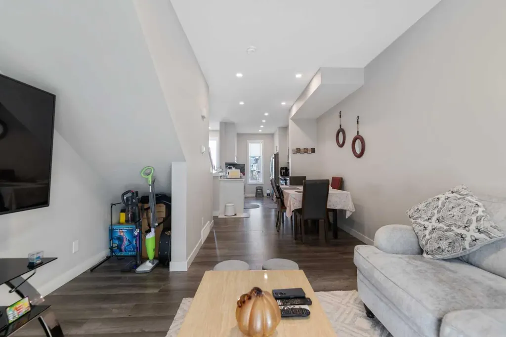 573 Evanston Link NW Calgary AB T3P 1S2