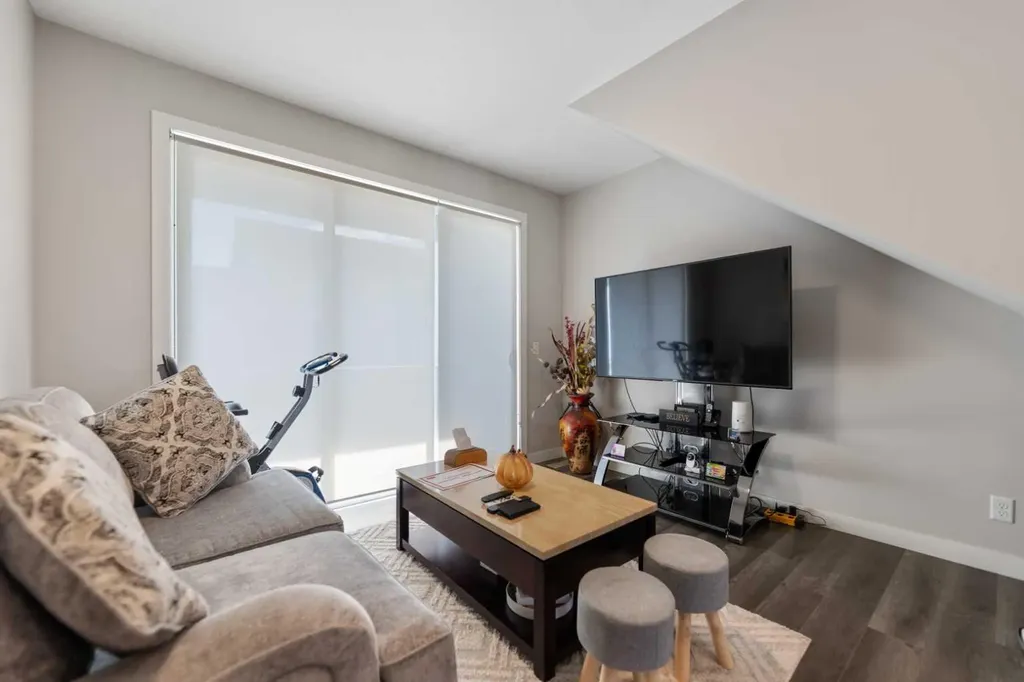 573 Evanston Link NW Calgary AB T3P 1S2