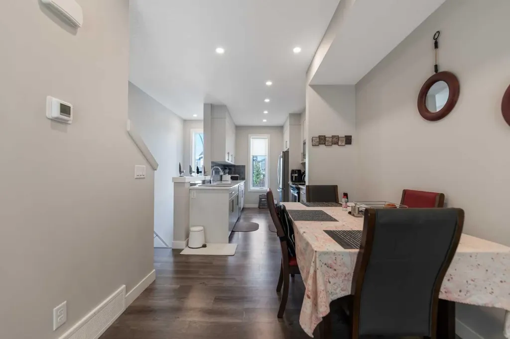 573 Evanston Link NW Calgary AB T3P 1S2