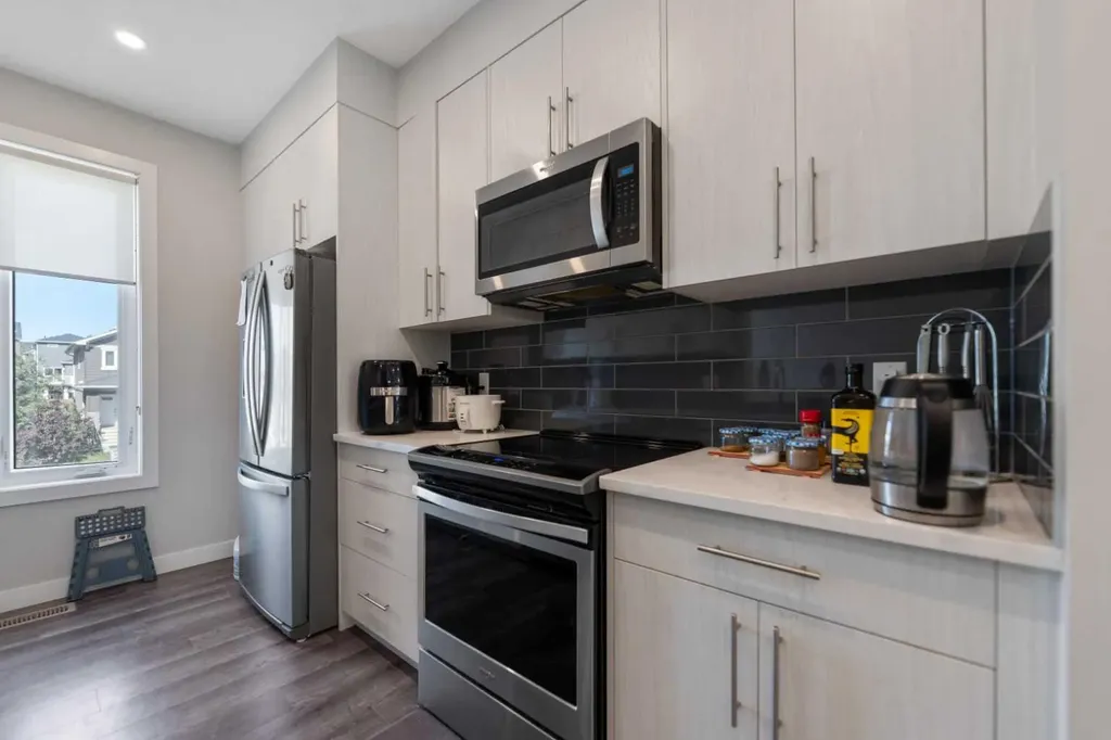 573 Evanston Link NW Calgary AB T3P 1S2