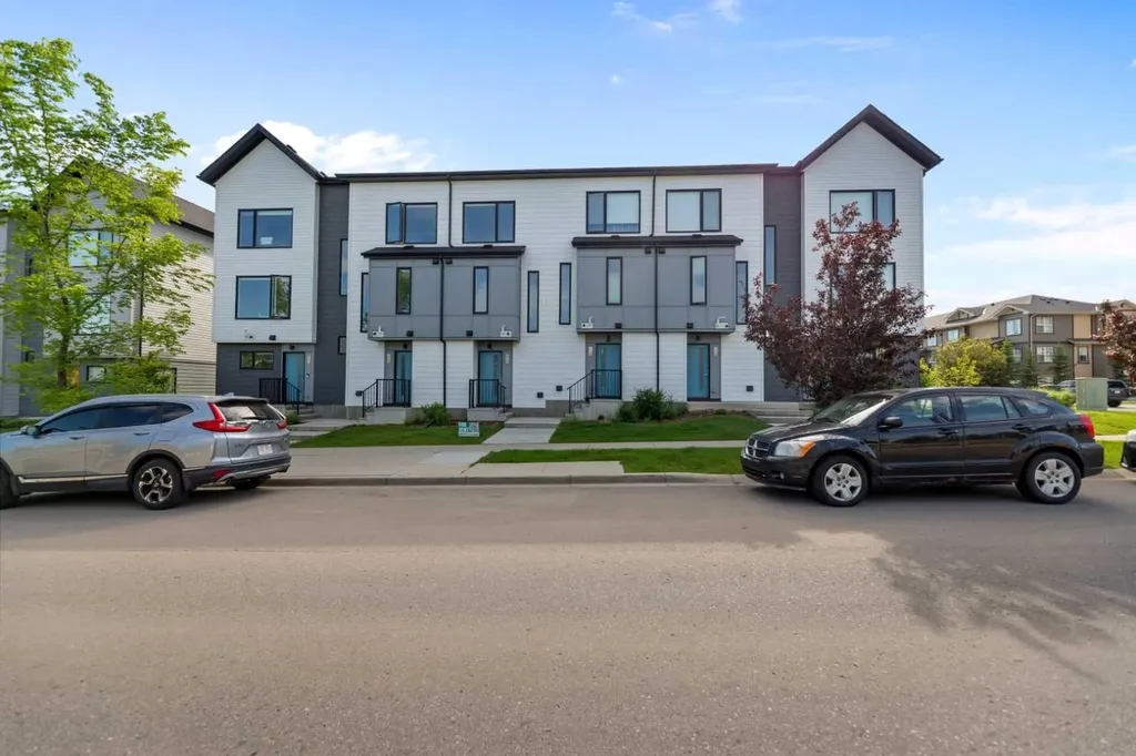 573 Evanston Link NW Calgary AB T3P 1S2