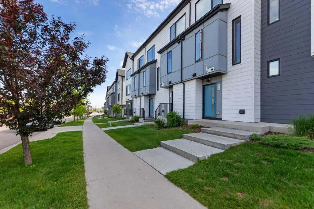 573 Evanston Link NW Calgary AB T3P 1S2