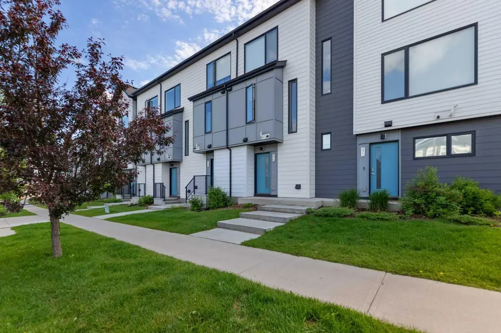 573 Evanston Link NW Calgary AB T3P 1S2