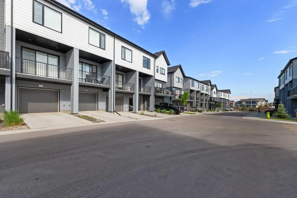 573 Evanston Link NW Calgary AB T3P 1S2