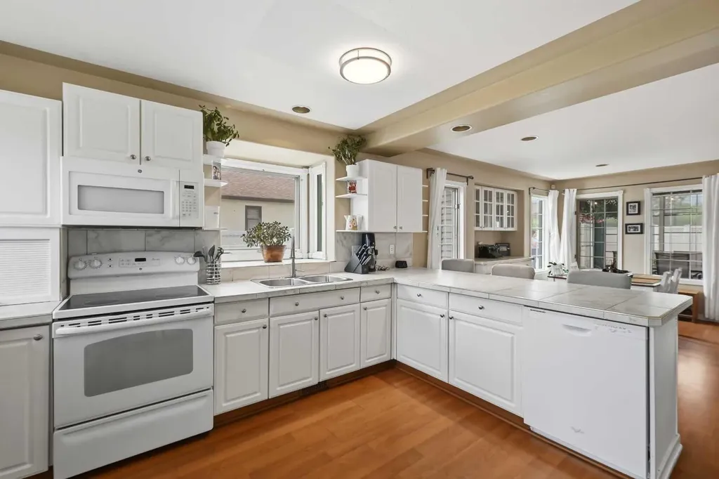 5124 53 Street Lacombe AB T4L 1J7