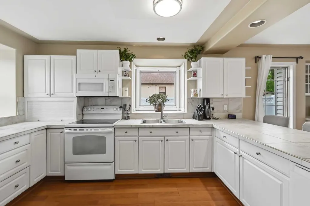 5124 53 Street Lacombe AB T4L 1J7