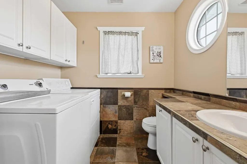 5124 53 Street Lacombe AB T4L 1J7