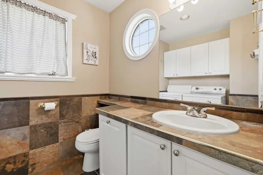 5124 53 Street Lacombe AB T4L 1J7