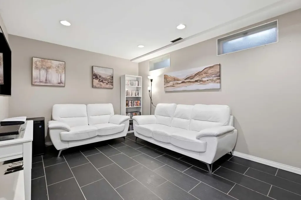 5124 53 Street Lacombe AB T4L 1J7
