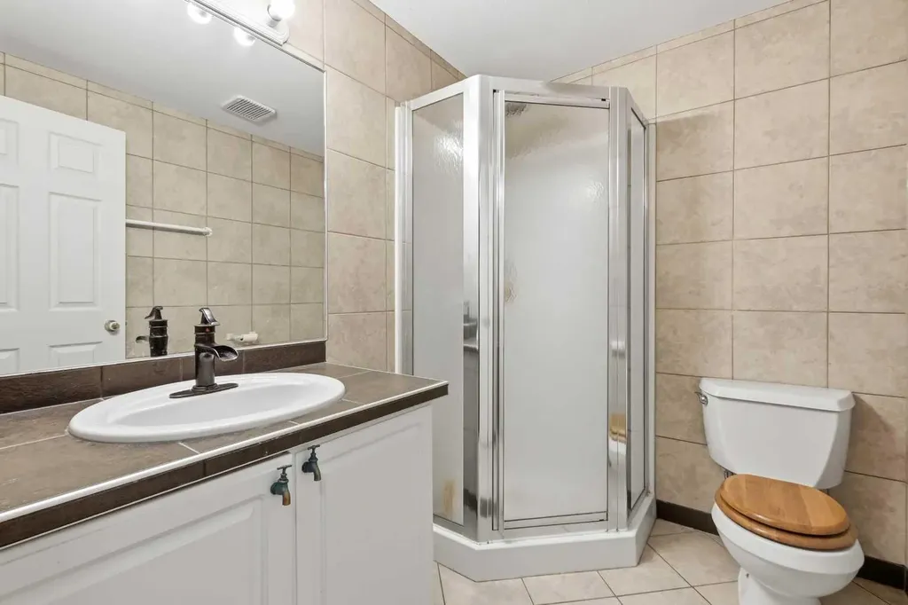 5124 53 Street Lacombe AB T4L 1J7