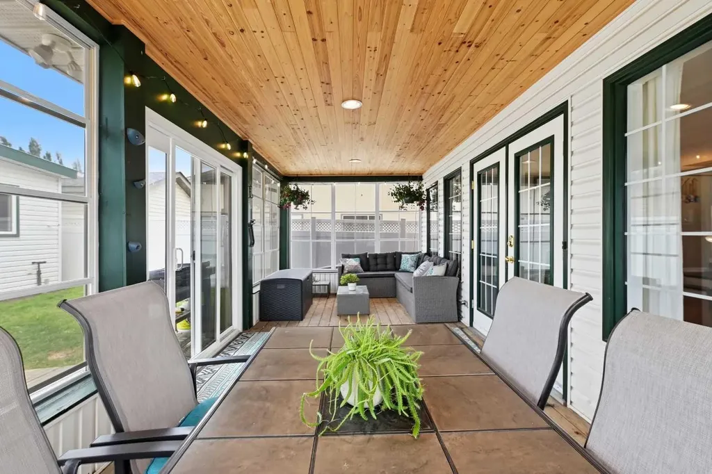 5124 53 Street Lacombe AB T4L 1J7