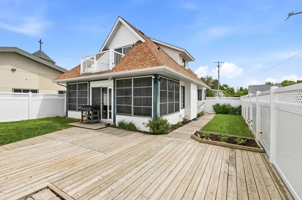 5124 53 Street Lacombe AB T4L 1J7