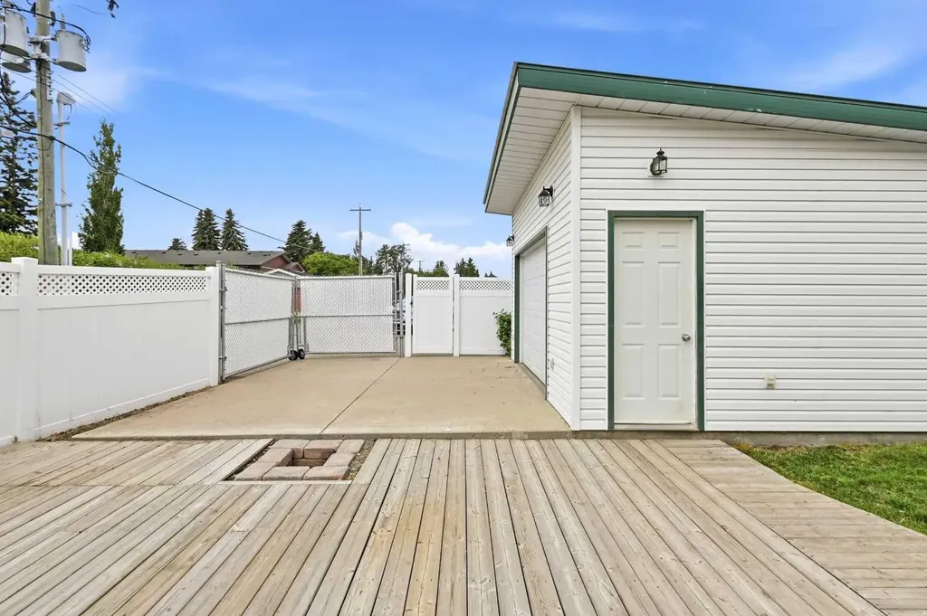 5124 53 Street Lacombe AB T4L 1J7