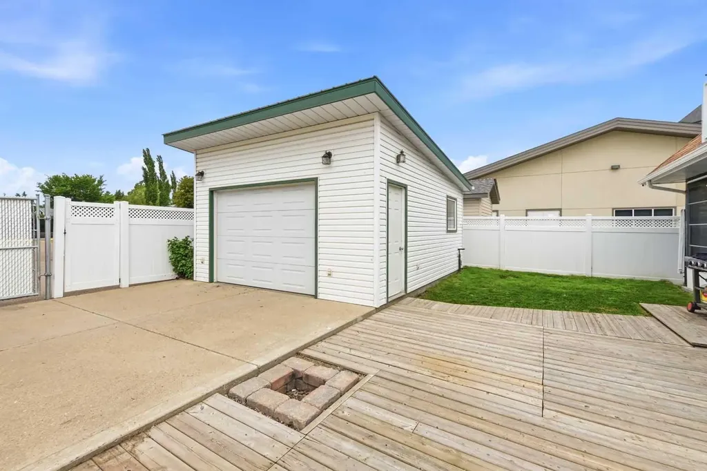 5124 53 Street Lacombe AB T4L 1J7