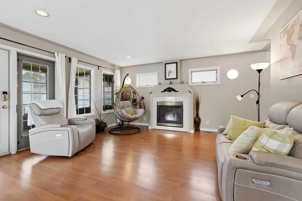 5124 53 Street Lacombe AB T4L 1J7