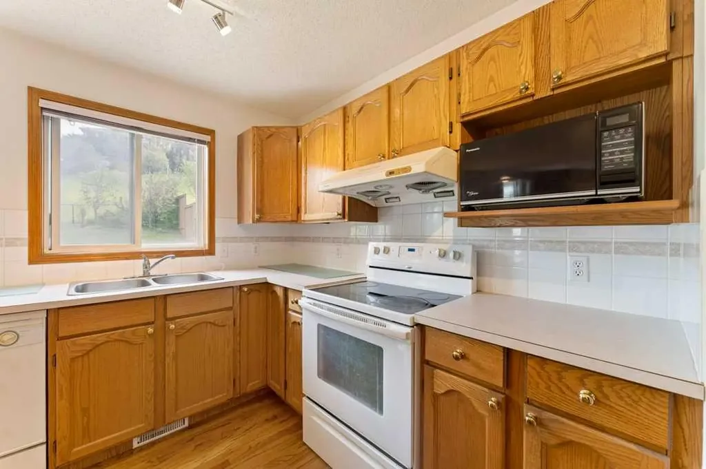 62 Edgebrook Heights NW Calgary AB T3A 5M5