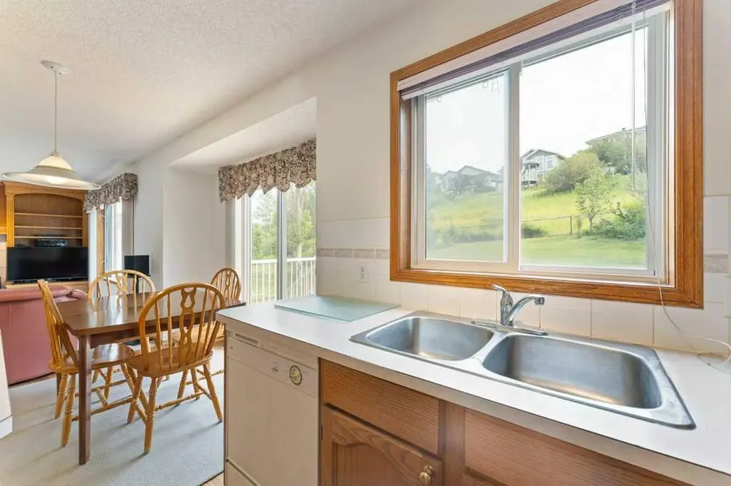 62 Edgebrook Heights NW Calgary AB T3A 5M5
