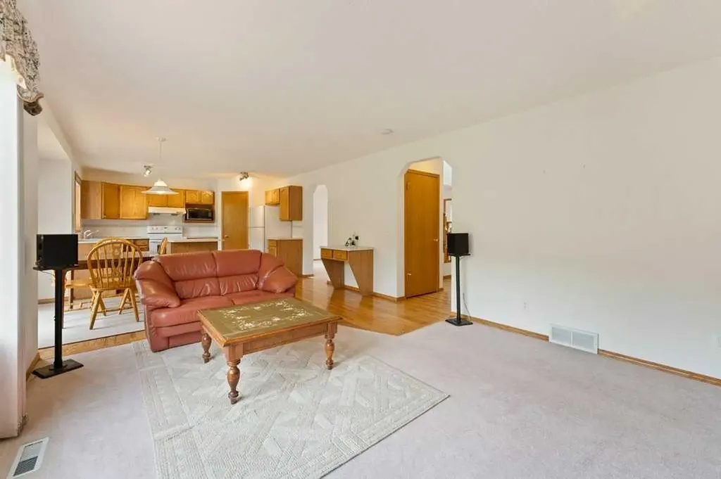 62 Edgebrook Heights NW Calgary AB T3A 5M5