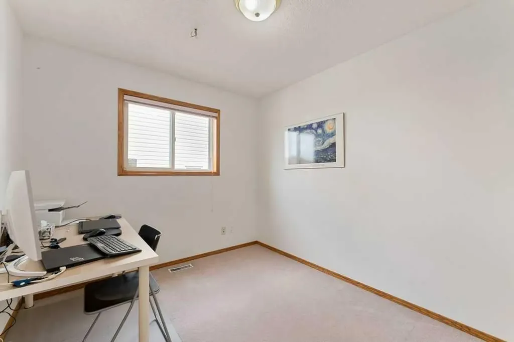 62 Edgebrook Heights NW Calgary AB T3A 5M5