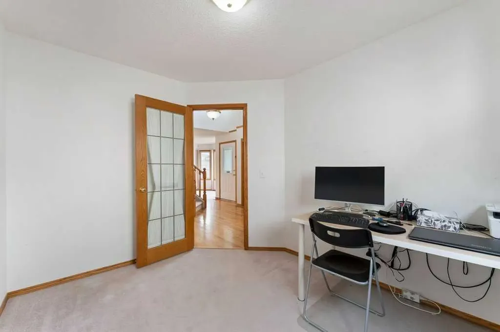 62 Edgebrook Heights NW Calgary AB T3A 5M5
