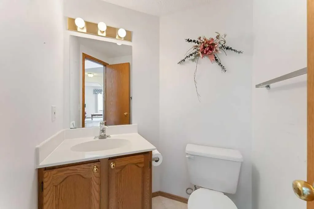 62 Edgebrook Heights NW Calgary AB T3A 5M5