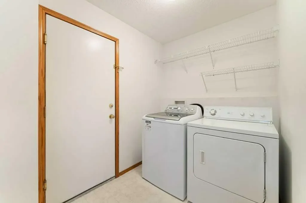62 Edgebrook Heights NW Calgary AB T3A 5M5