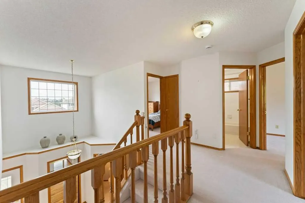 62 Edgebrook Heights NW Calgary AB T3A 5M5