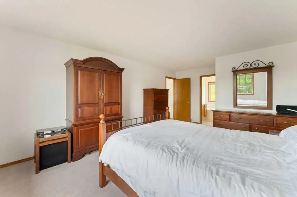 62 Edgebrook Heights NW Calgary AB T3A 5M5