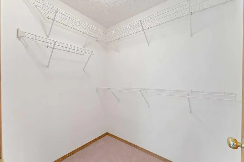 62 Edgebrook Heights NW Calgary AB T3A 5M5
