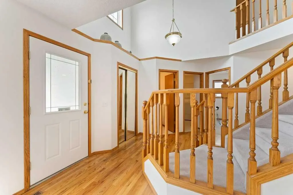 62 Edgebrook Heights NW Calgary AB T3A 5M5