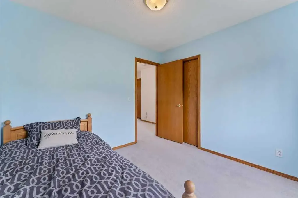 62 Edgebrook Heights NW Calgary AB T3A 5M5