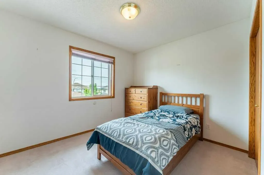 62 Edgebrook Heights NW Calgary AB T3A 5M5