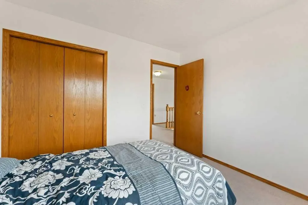 62 Edgebrook Heights NW Calgary AB T3A 5M5