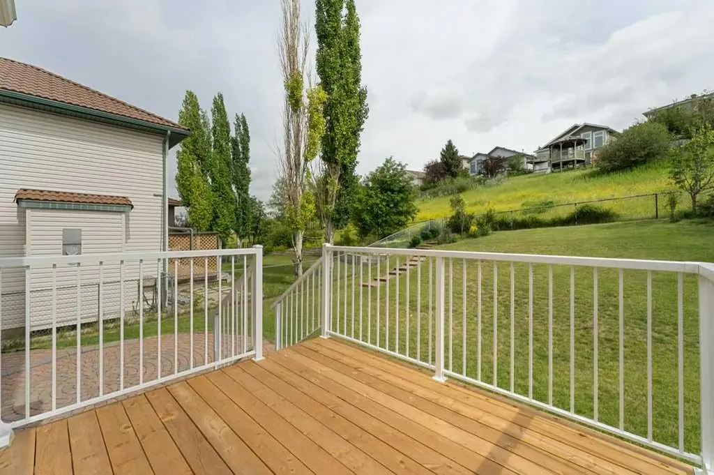 62 Edgebrook Heights NW Calgary AB T3A 5M5